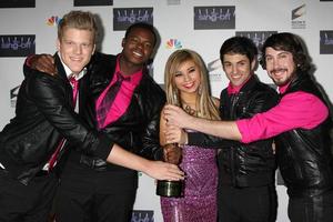 los angeles, nov 28 - pentatonix ankommer på de nbc s de sjunga av leva final 2011 på sony bilder studio på november 28, 2011 i kulör stad, ca foto