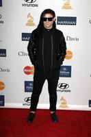 los angeles, feb 9 - skrillex ankommer på de clive davis 2013 pre-grammy gala på de beverly hilton hotell på februari 9, 2013 i beverly kullar, ca foto