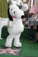 los angeles, nov 2 - snoopy på de snoopy hollywood promenad av berömmelse ceremoni på de hollywood promenad av berömmelse på november 2, 2015 i los angeles, ca foto