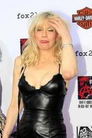 los angeles, 6 sep - courtney love på premiärvisning av sons of anarchy på tcl chinese theatre den 6 september 2014 i los angeles, ca. foto