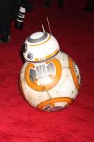 los angeles, dec 14 - bb-8 på de stjärna krig - de tvinga vaknar värld premiär på de hollywood och högland på december 14, 2015 i los angeles, ca foto