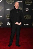 los angeles, dec 14 - anthony daniels på de stjärna krig - de tvinga vaknar värld premiär på de hollywood och högland på december 14, 2015 i los angeles, ca foto