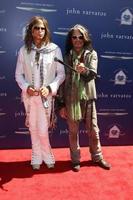 los angeles, mar 10 - steven Tyler, joe päronvin ankommer på de 10:e årlig john varvatos stuart hus fördel på de john varvatos boutique på Mars 10, 2013 i väst hollywood, ca foto