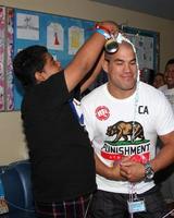 los angeles, sep 16 - tito ortiz på de stjärnor 4 ler , kändisar besöker barn på sjukhus på hamn-ucla medicinsk Centrum på september 16, 2014 i torrans, ca foto