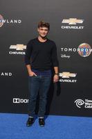 los angeles, Maj 9 - garrett clayton på de morgondagens land premiär på de amc stadens centrum disney på Maj 9, 2015 i sjö buena perspektiv, ca foto