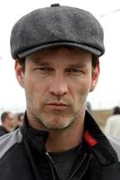 los angeles, mar 19 - stephen moyer på de Toyota proffs kändis lopp Träning session på vide fjädrar speedway på Mars 19, 2011 i rosamond, ca foto