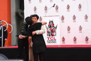 los angeles, jun 6 - Chris tucker, jackie chan, jaden smed på de hand och fotavtryck ceremoni för jackie chan på de tcl kinesisk teater på juni 6, 2013 i los angeles, ca foto