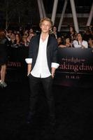 los angeles, nov 14 - cody simpson ankommer på de skymning - brytning gryning del 1 värld premiär på Nokia teater på la leva på november 14, 2011 i los angeles, ca foto