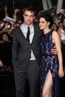 los angeles, nov 14 - Robert Pattinson, kristen stewart ankommer på de skymning - brytning gryning del 1 värld premiär på Nokia teater på la leva på november 14, 2011 i los angeles, ca foto