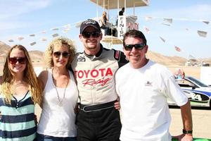 los angeles, mar 23 - tyler clary och familj med de ättling fr-s på de 37: e årlig Toyota proffs kändis lopp Träning på de vide fjädrar internationell speedway på Mars 23, 2013 i rosamond, ca Foto