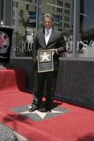 eric braeden eric braeden mottar en stjärna på de hollywood promenad av berömmelse los angeles, ca juli 20, 2007 ©2007 kathy hutchins hutchins Foto