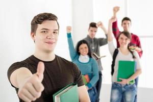 grupp av framgångsrik studenter foto