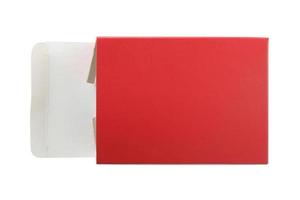 öppnad röd paket låda isolerat på vit med klippning väg foto
