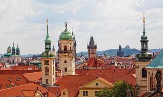 utsikt över de historiska distrikten i Prag foto
