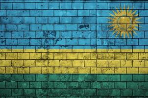 rwanda flagga är målad till ett gammal tegel vägg foto