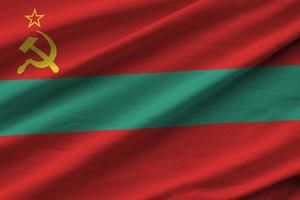 transnistria flagga med stor veck vinka stänga upp under de studio ljus inomhus. de officiell symboler och färger i baner foto
