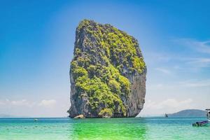 skön idyllisk marinmålning och vit sand på koh poda ö krabi stad thailand.krabi - i sydlig thailand är ett av de mest avkopplande platser på de planet. foto