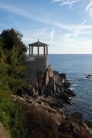 medelhavs kustlinje med stenar i de katalansk område, Spanien foto