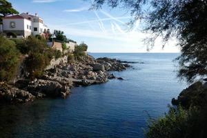 camino de ronda, en väg parallell till de katalansk costa brava, belägen på de medelhavs hav i de norr av Katalonien, Spanien. foto