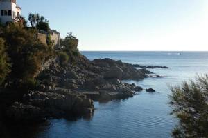 små strand på de katalansk costa brava tidigt i de morgon- foto