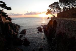 camino de ronda, en väg parallell till de katalansk costa brava, belägen på de medelhavs hav i de norr av Katalonien, Spanien. foto