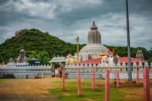 sri maha bhairavar Rudra aalayam är ett indisk känd tempel på tiruvadisolam, chengalpattu, tamilnadu, söder Indien. de känd hindu Gud tempel, Indien bäst turism plats foto