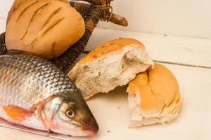 fisk och bröd foto