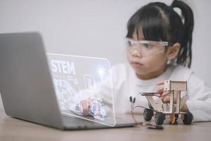 stam skola barn inlärning utbildning teknologi byggnad robot bil kreativ idéer konstruktion utveckling programmering analys, grafiska ikoner ui skärm foto