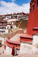 lhasa, tibet, 2009 - ganden kloster, tibet foto