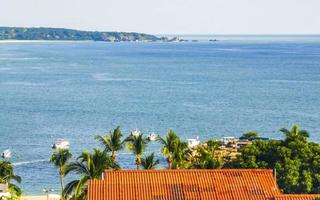 skön stad och marinmålning landskap panorama och se puerto escondido Mexiko. foto