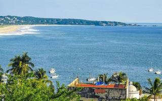 skön stad och marinmålning landskap panorama och se puerto escondido Mexiko. foto