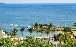 skön stad och marinmålning landskap panorama och se puerto escondido Mexiko. foto