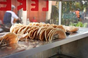 magelang, Indonesien, 2022-leker kaka, traditionell Krispig tunn crepes från populär snacks i indonesien foto