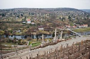 små stad znojmo i tjeck republik med vingård i höst tid. foto