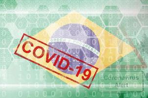 Brasilien flagga och trogen digital abstrakt sammansättning med covid-19 stämpel. coronavirus utbrott begrepp foto