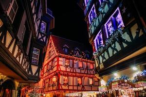 colmar, Frankrike - december 2016 - franska Alsace jul marknadsföra foto