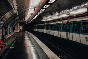 tunnelbanestation i paris foto