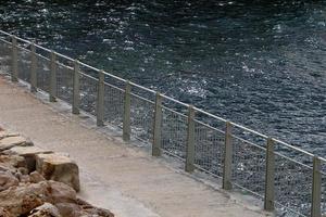 säkerhet staket på de medelhavs kust. foto