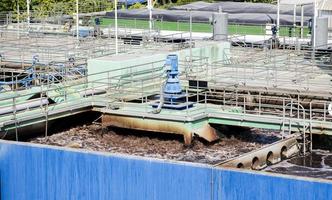 avfall vatten behandling dammar från industriell växter foto