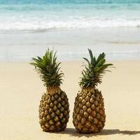 ananas på de strand foto