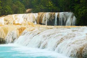 agua azul vattenfall kaskad i chiapas. mexico foto