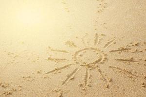 Sol på de sand. begrepp av några strand semester tema. foto