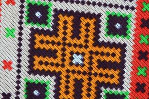 traditionell ukrainska folk konst stickat broderi mönster på textil- tyg foto