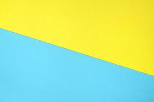 textur bakgrund av mode pastell färger. gul, och blå geometrisk mönster papper. minimal abstrakt foto