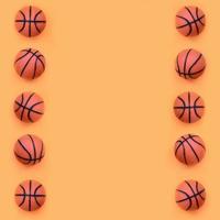 många små orange bollar för basketboll sport spel lögner på textur bakgrund av mode pastell orange Färg papper i minimal begrepp foto