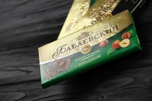 kharkiv, ukraina - januari 27, 2022 babayevskiy choklad fyrkant barer - produkt från babayevskiy choklad fabrik. gammal ryska traditionell choklad foto