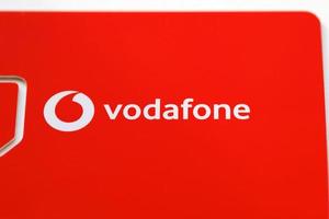 ternopil, ukraina - juli 5, 2022 vodafone kraft sim mobil kort förbi vodafone grupp plc - brittiskt multinationell telekommunikation företag vem fungerar nät i 22 länder foto