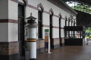 ambarawa, Indonesien, 2022-a järnväg museum man hålls de gammal klocka station rena och väl under underhåll dagar foto