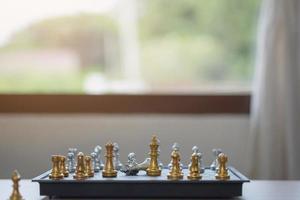 schack styrelse planen entreprenörer är planera deras företag till konkurrera med deras konkurrenter i marknadsföring. foto