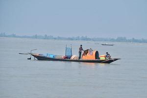 fiske båtar. plats - rajbari, bangladesh. datum - 17 november 2022 foto